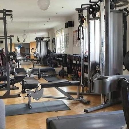 The Sleeping Dog Room At The Grumpy Schnauzer Bnb Huge Room, Luxe Suite, Private Hot Tub, Breakfast, Gym, Games Room, Farm Stay, Amazing แอร์ดรี ภายนอก รูปภาพ