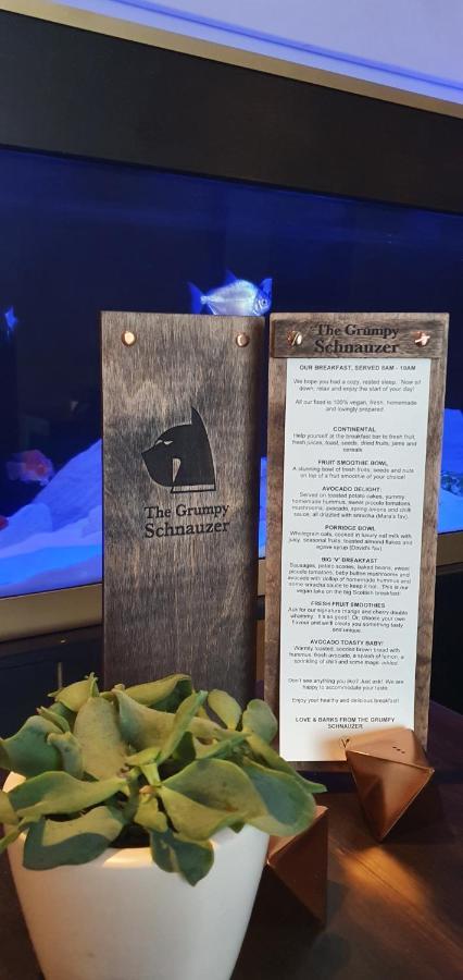 The Sleeping Dog Room At The Grumpy Schnauzer Bnb Huge Room, Luxe Suite, Private Hot Tub, Breakfast, Gym, Games Room, Farm Stay, Amazing แอร์ดรี ภายนอก รูปภาพ